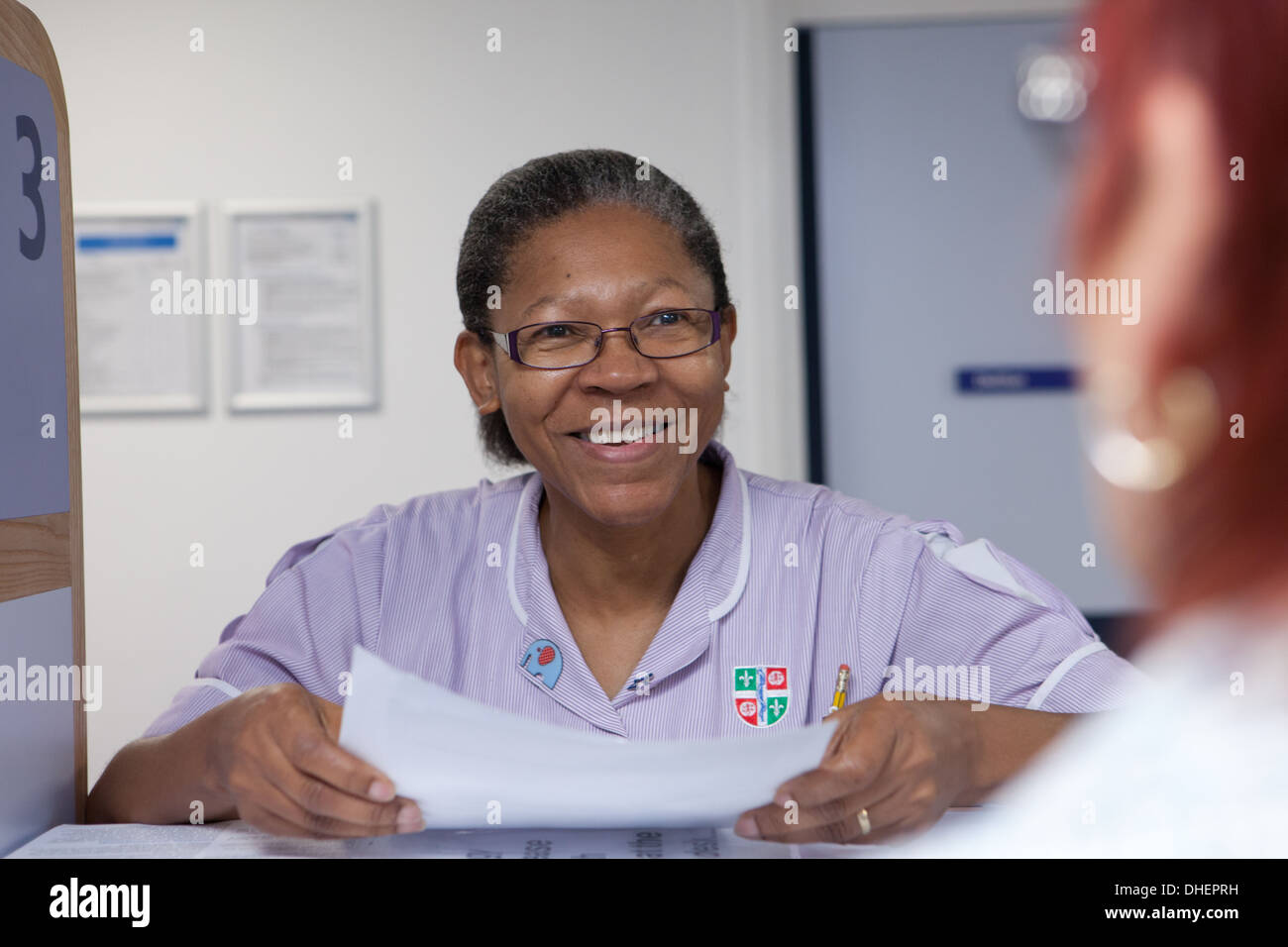 Une relève d'un ordre infirmier ambulatoire/UK NHS Banque D'Images