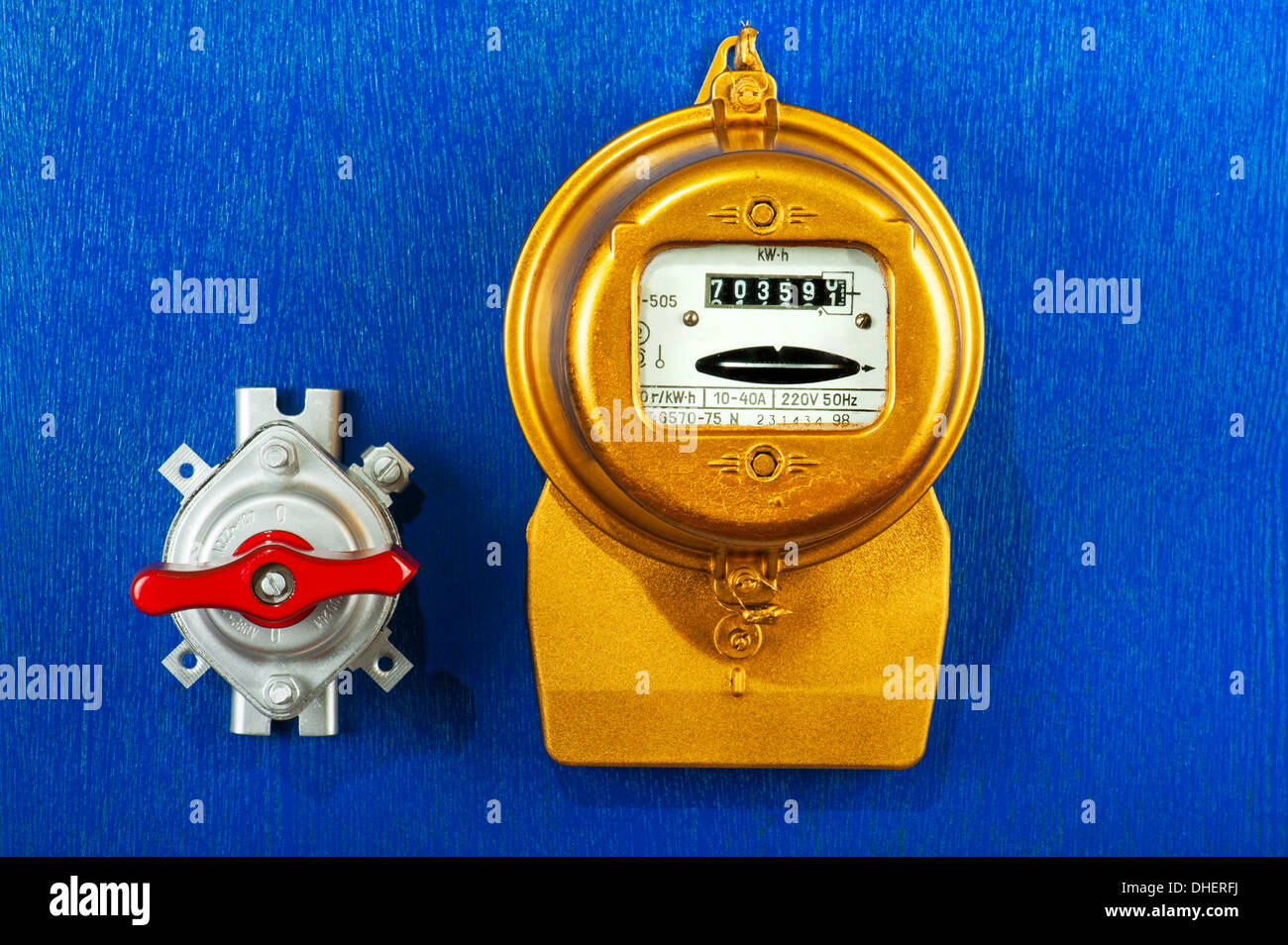 Retro or compteur électrique avec interrupteur à bascule Banque D'Images