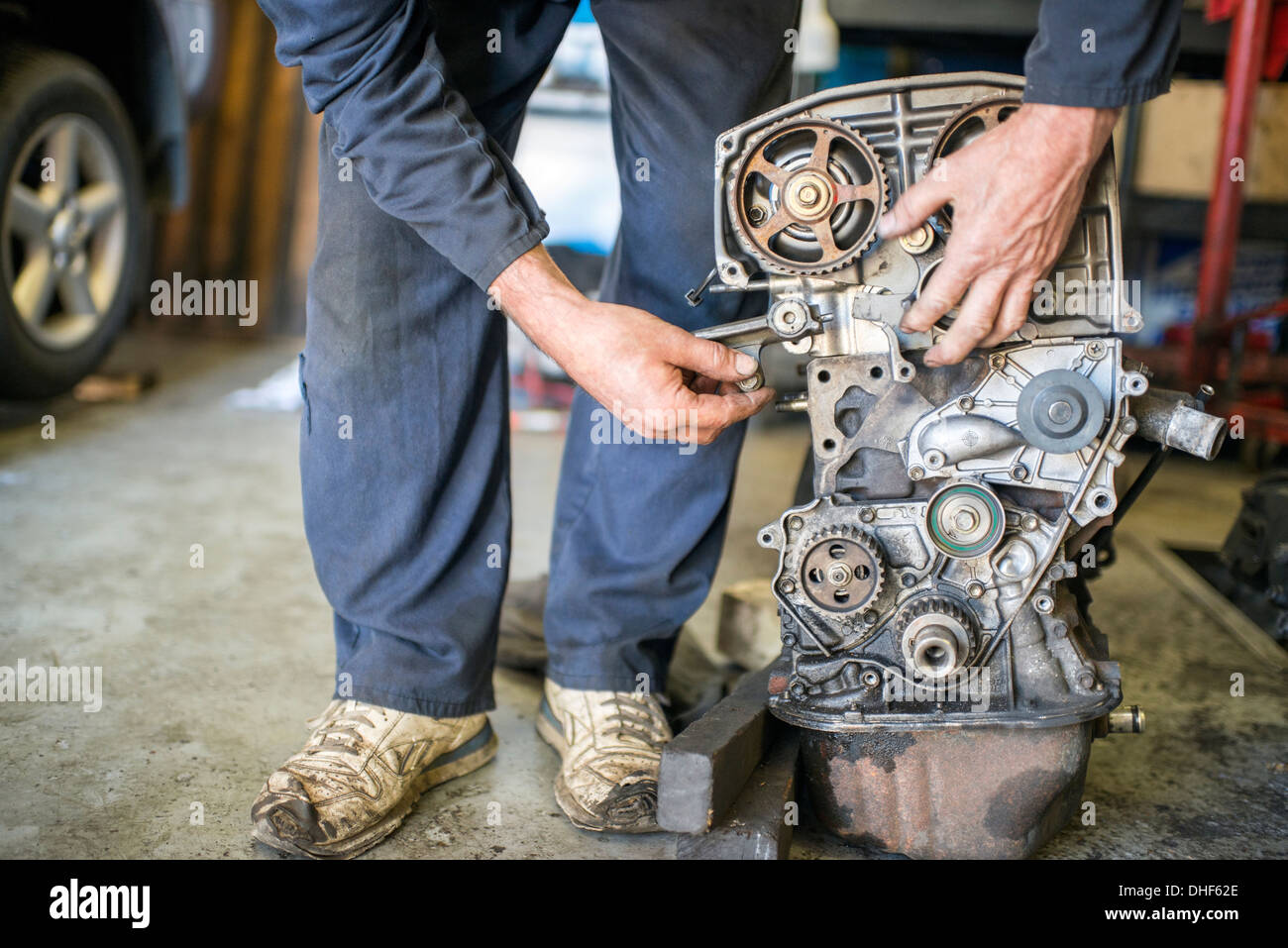Mécanicien de voiture sur la partie Banque D'Images
