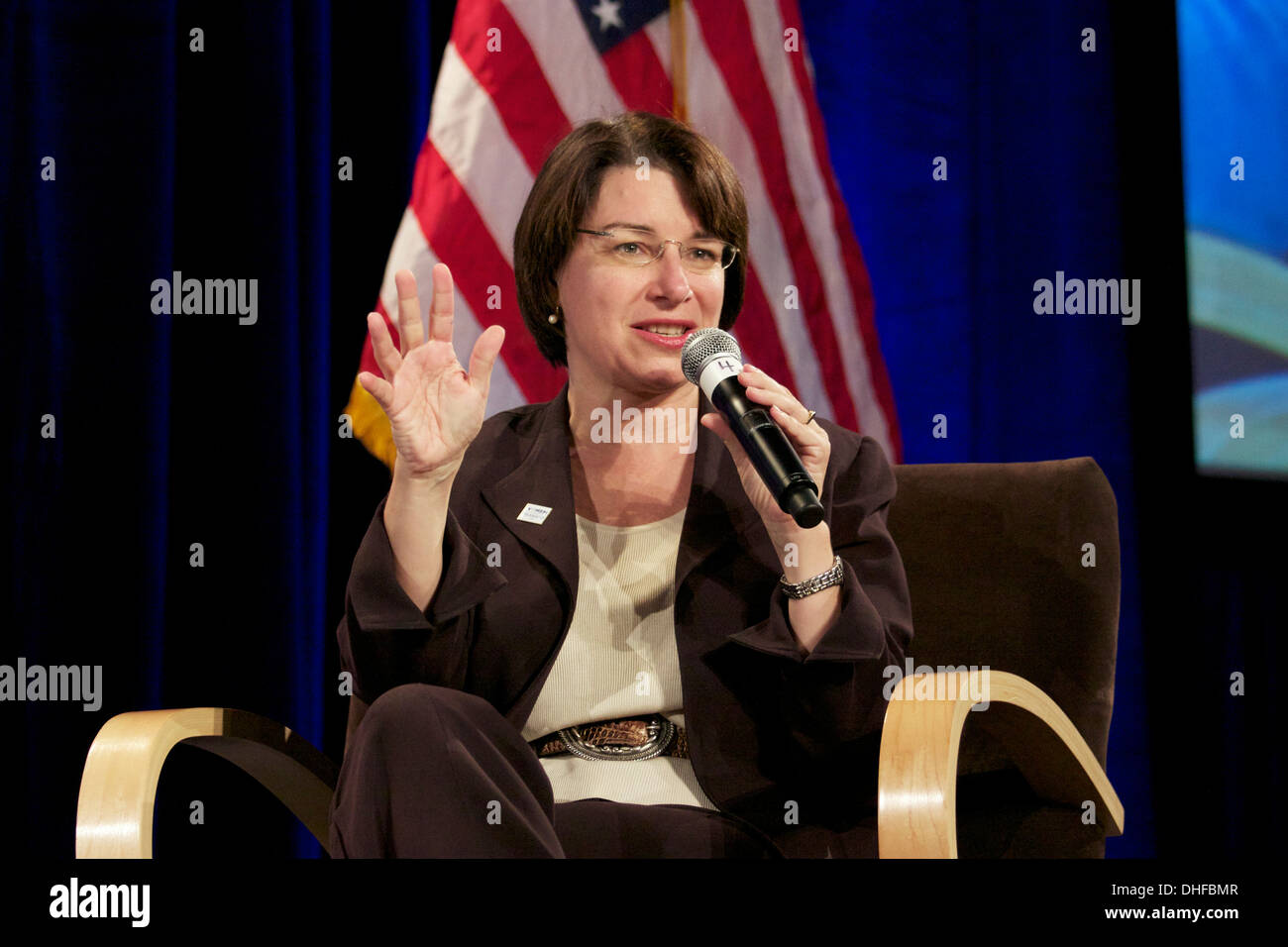 Le sénateur américain Amy Klobuchar sur panneau à Women's Leadership Forum Octobre 2008 Banque D'Images