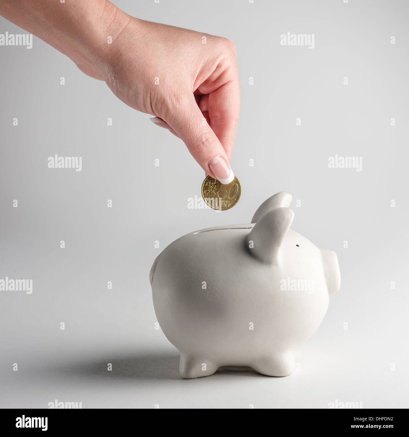 Cochon tirelire avec pièce d'or Banque D'Images