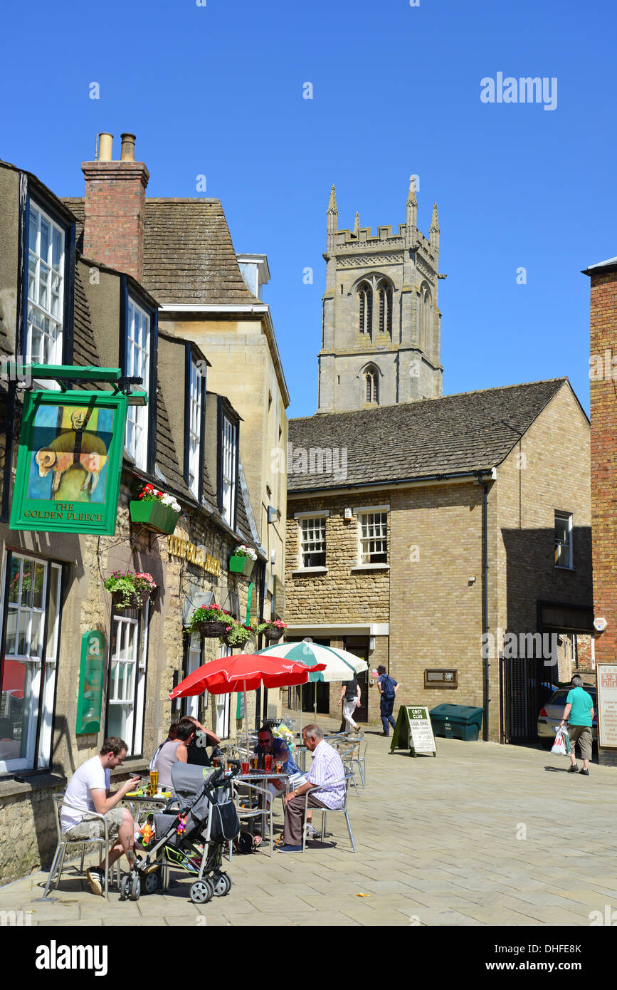 La Toison d'or Pub, des brebis, Stamford, Lincolnshire, Angleterre, Royaume-Uni Banque D'Images