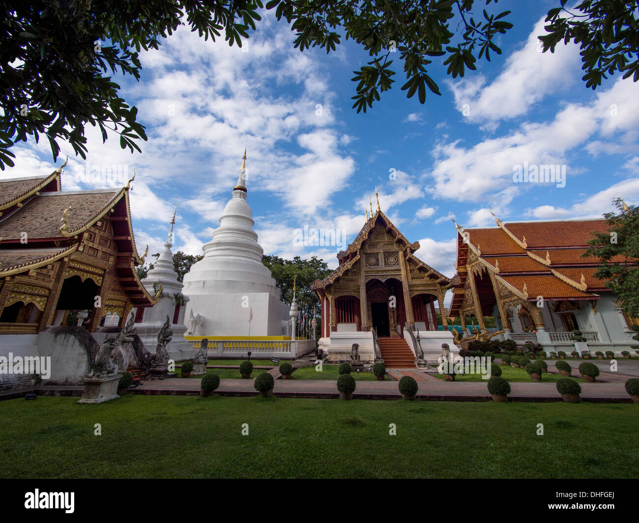 Temples bouddhistes et stupa de Wat Phra Singh de Chiang Mai, Thaïlande. Banque D'Images