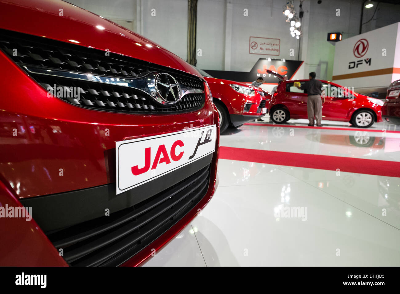 JAC fait chinois voitures au Dubai Motor Show 2013 Emirats Arabes Unis Banque D'Images