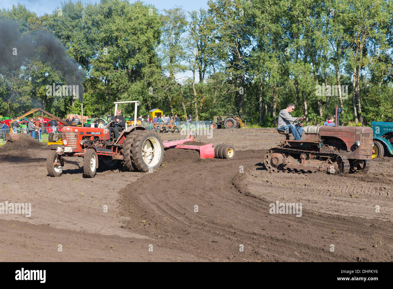 NIEUWEHORNE, Pays-Bas - SEP 28 : démonstration de machines agricoles au cours de la fête agricole Flaeijel Banque D'Images