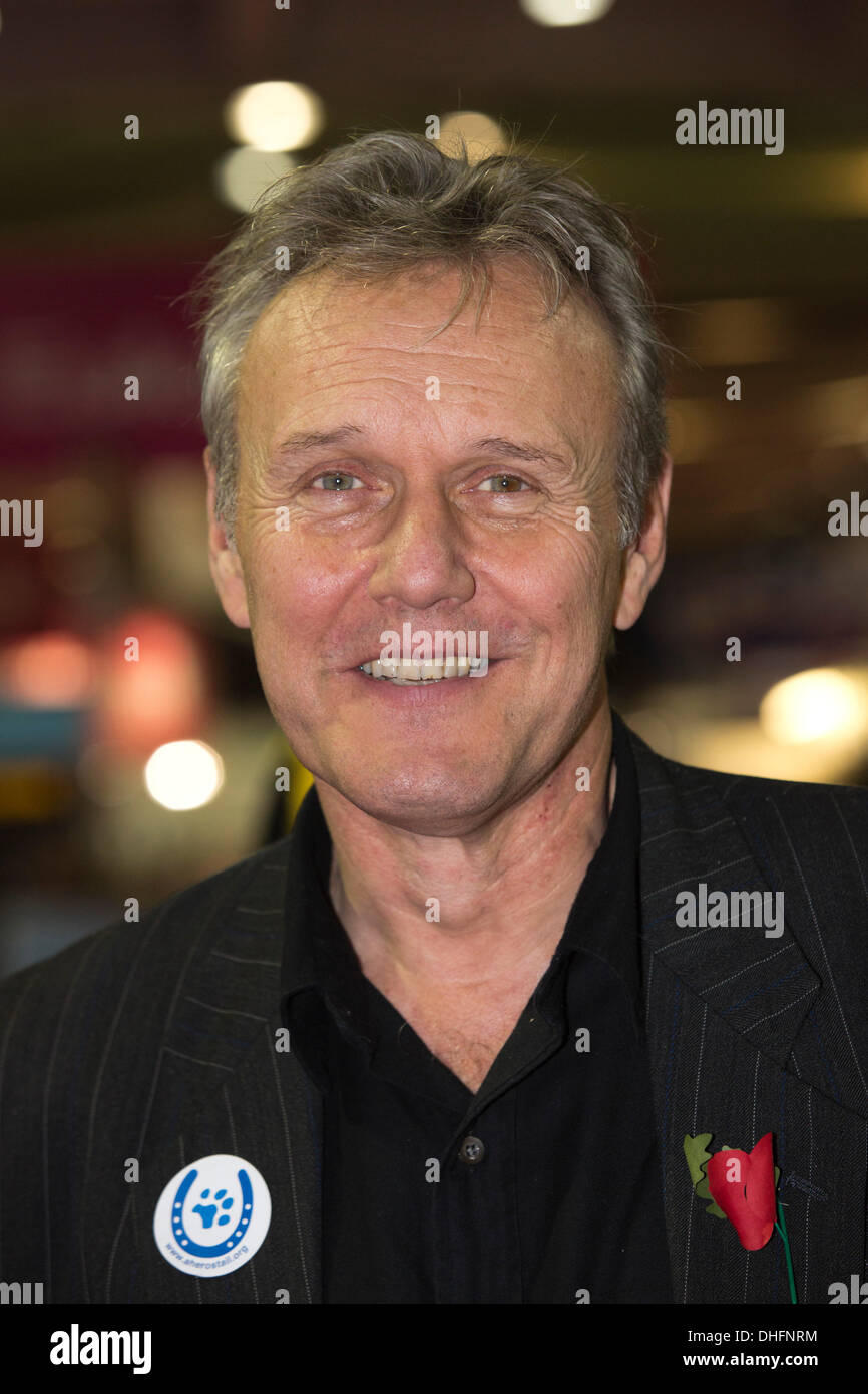 Londres, Royaume-Uni. 9 novembre 2013. En Photo : l'acteur Anthony Head, le Kennel Club's deux jours de l'événement Découvrez les chiens 2013 ouvre ses portes à l'Earl's Court Exhibition Centre, à Londres. Photo : Nick Savage/Alamy Live News Banque D'Images