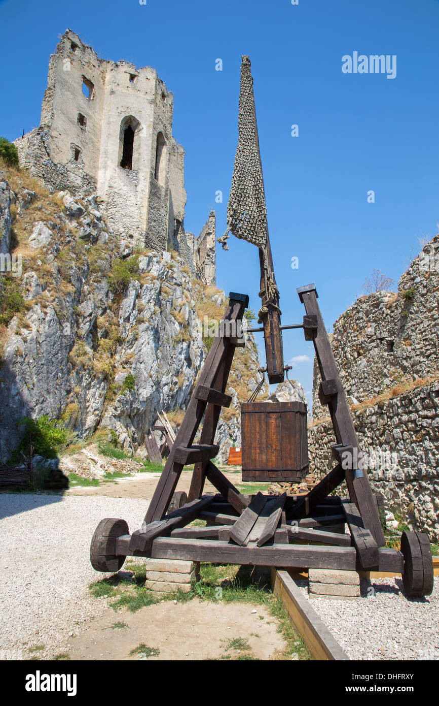 Château de Beckov - Slovaquie - façade est de la chapelle Banque D'Images