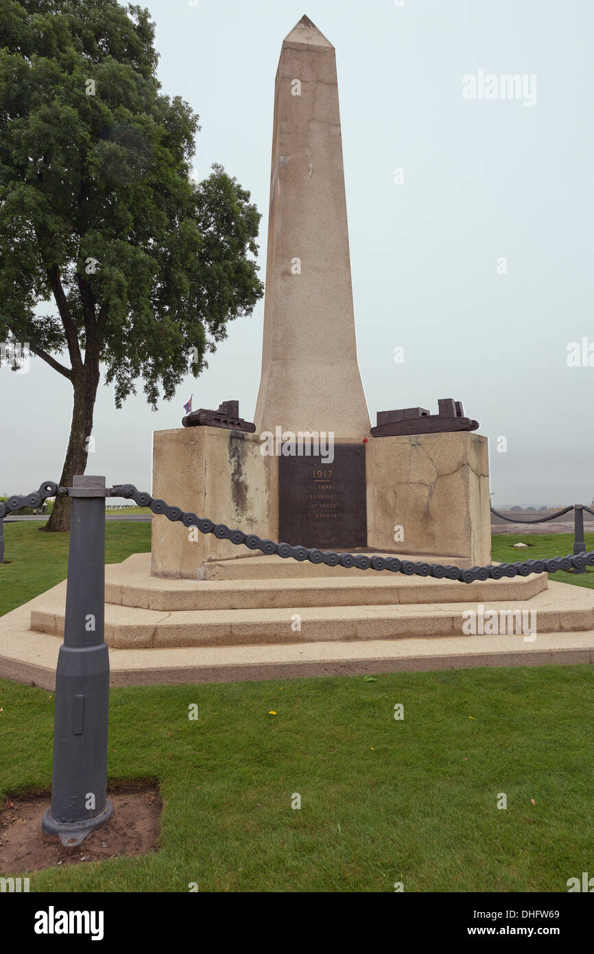 Mémorial du réservoir avec les chaînes et les réservoirs réservoir modèle Banque D'Images