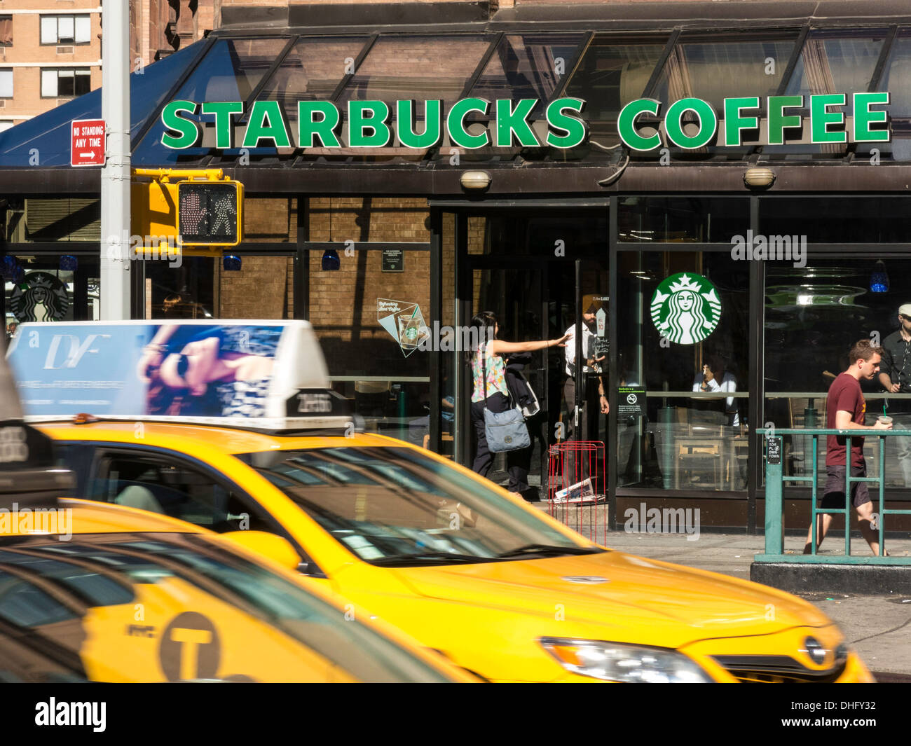 Café Starbucks à la devanture, Astor Place NYC Banque D'Images
