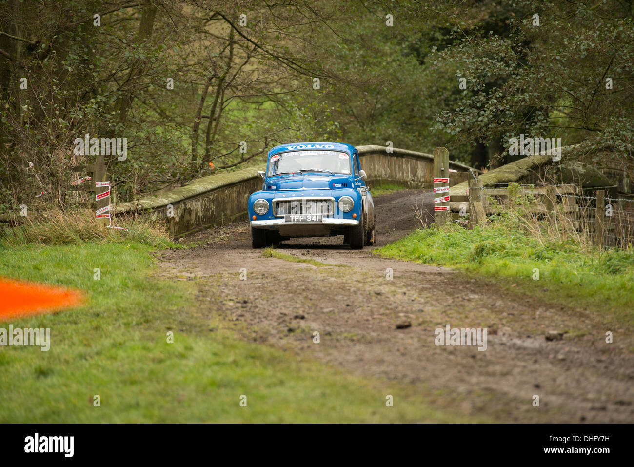 Duncombe Park, North Yorkshire, UK . 09Th Nov, 2013. RAC Rally UK Duncombe Park spéciale 8. Ian Beveridge et Peter joie dans une Volvo PV544. Credit : Geoff Tweddle/Alamy Live News Banque D'Images