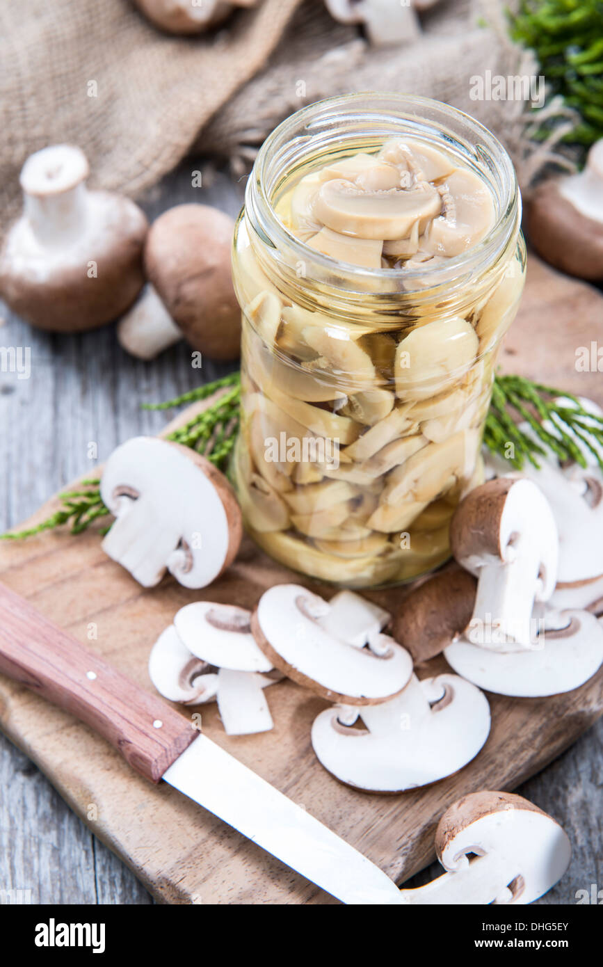 Partie de conserves de champignons (macro shot) Banque D'Images