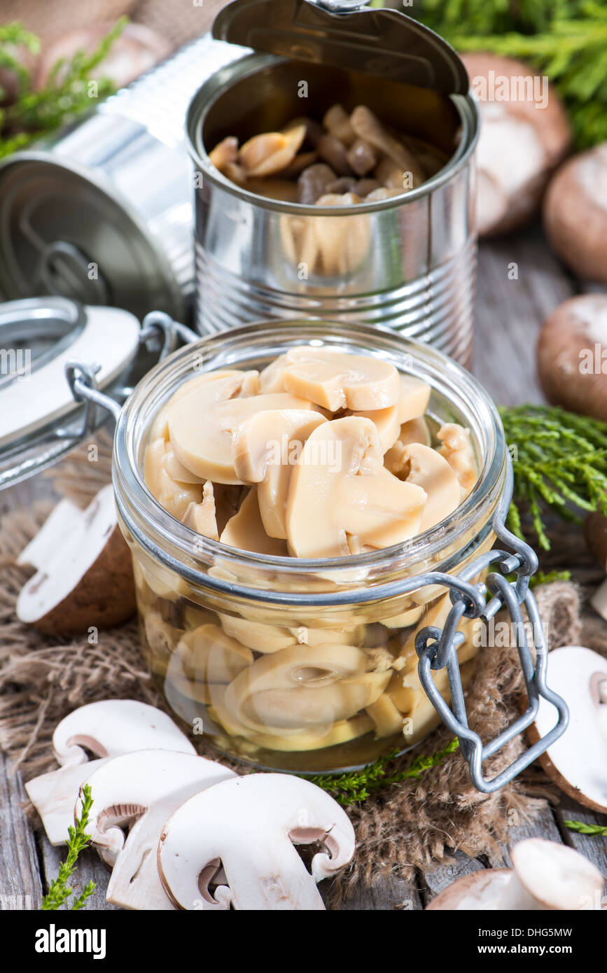 Partie de conserves de champignons (macro shot) Banque D'Images