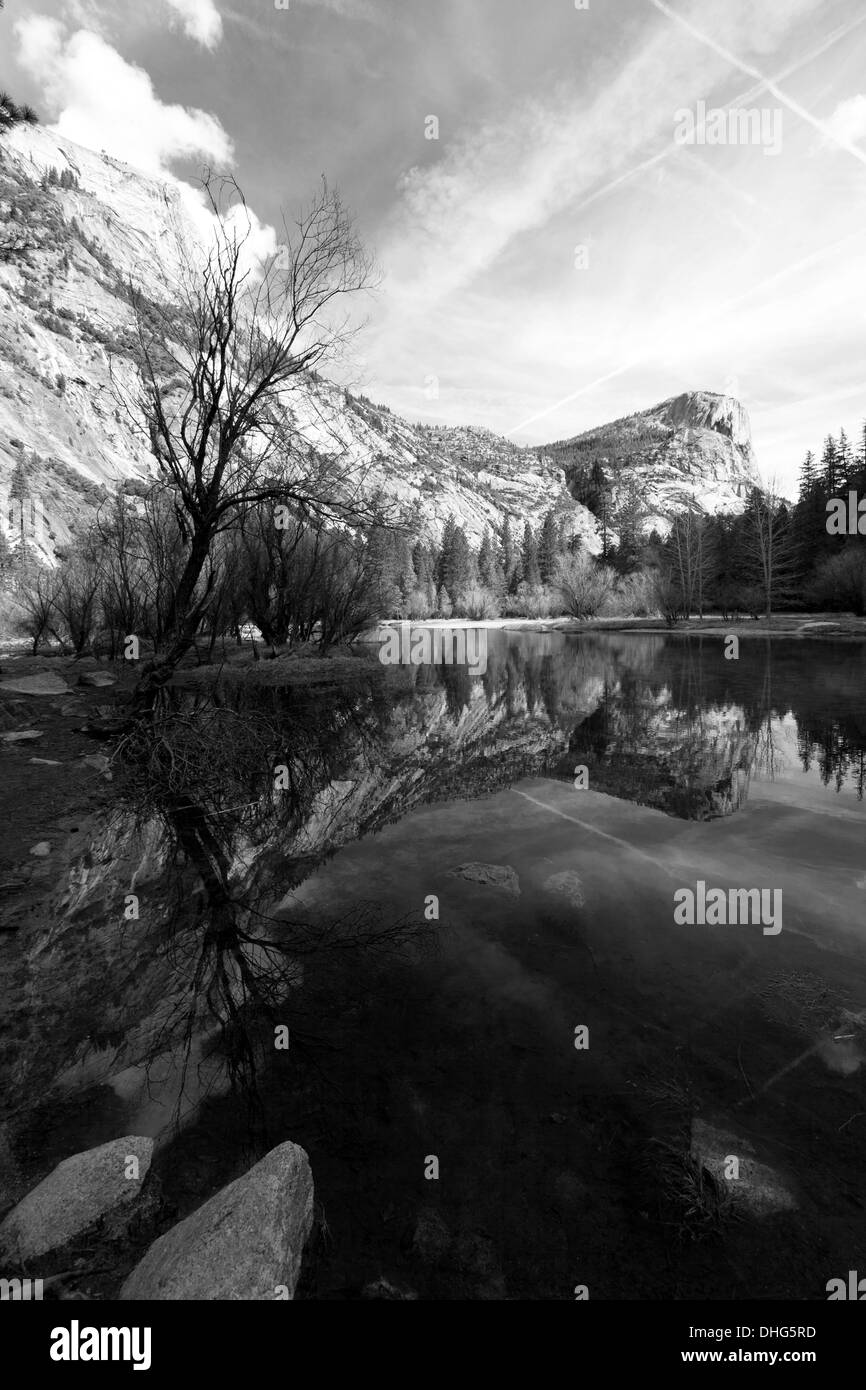 North Dome reflété dans le lac Miroir, Yosemite National Park, Californie, États-Unis. Banque D'Images
