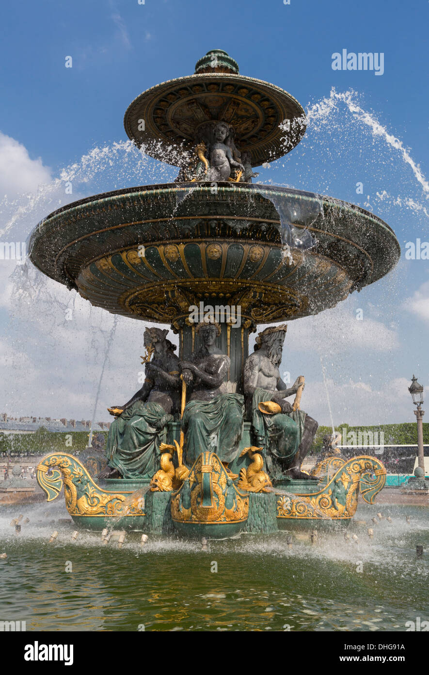 Fontaine de River de Commerce et de navigation sur les Champs Elysées à Paris, France. Banque D'Images