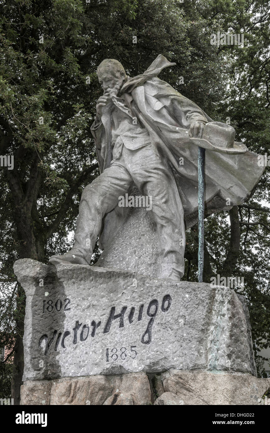 Channel Islands, Guernesey, St Peter Port, Candie Gardens, statue de Victor Hugo Banque D'Images