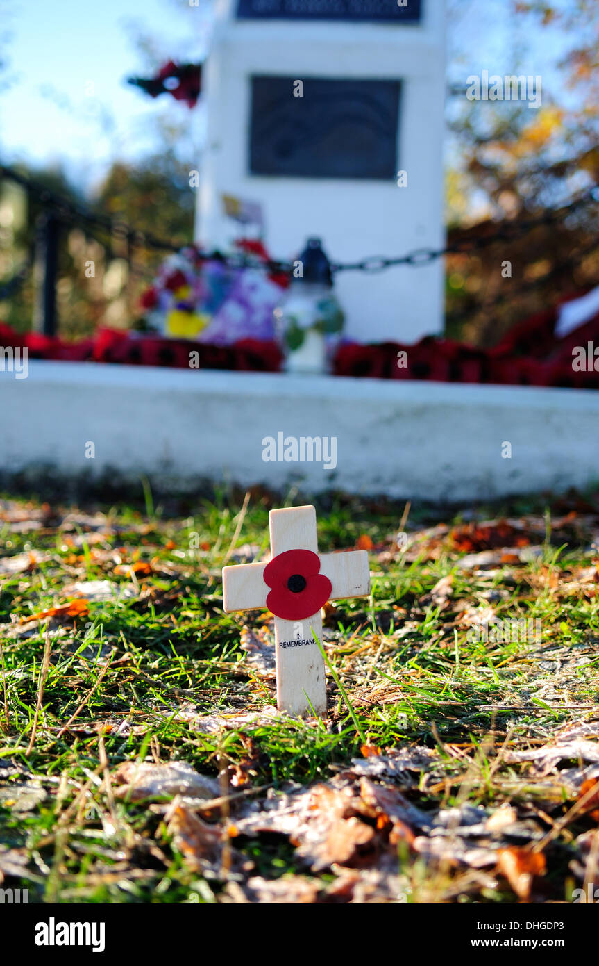 Calverton,Bretagne,UK.10ème Novembre 2013.Polish cross memorial ,le 13 octobre 1940 Un équipage de l'air polonaise (nombre d'mosovion,300 e escadron) qui luttent pour les alliés étaient de retour à leur base, à RAF Rungis.Après un raid de bombardement réussie,leur frappé 'fairy battle'avion est descendu à Calverton woods tuant les trois membres d'équipage . Banque D'Images