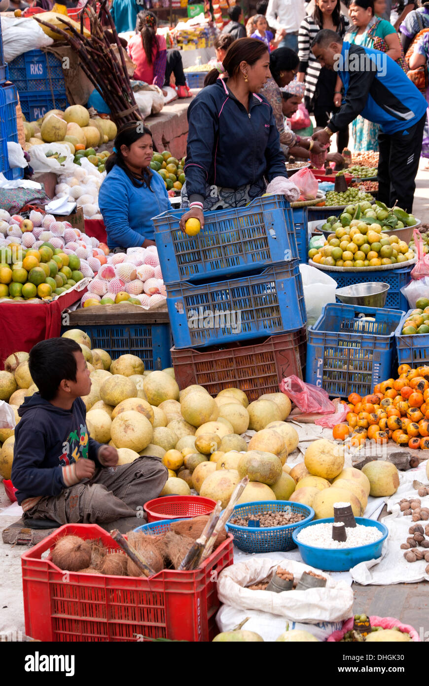 Vendeur de fruits à Katmandou, au Népal. Banque D'Images