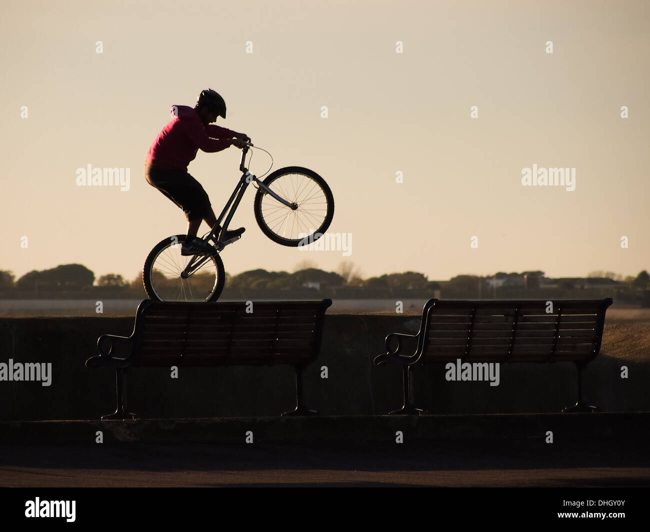 Wheelie bike Banque de photographies et d'images à haute résolution - Alamy