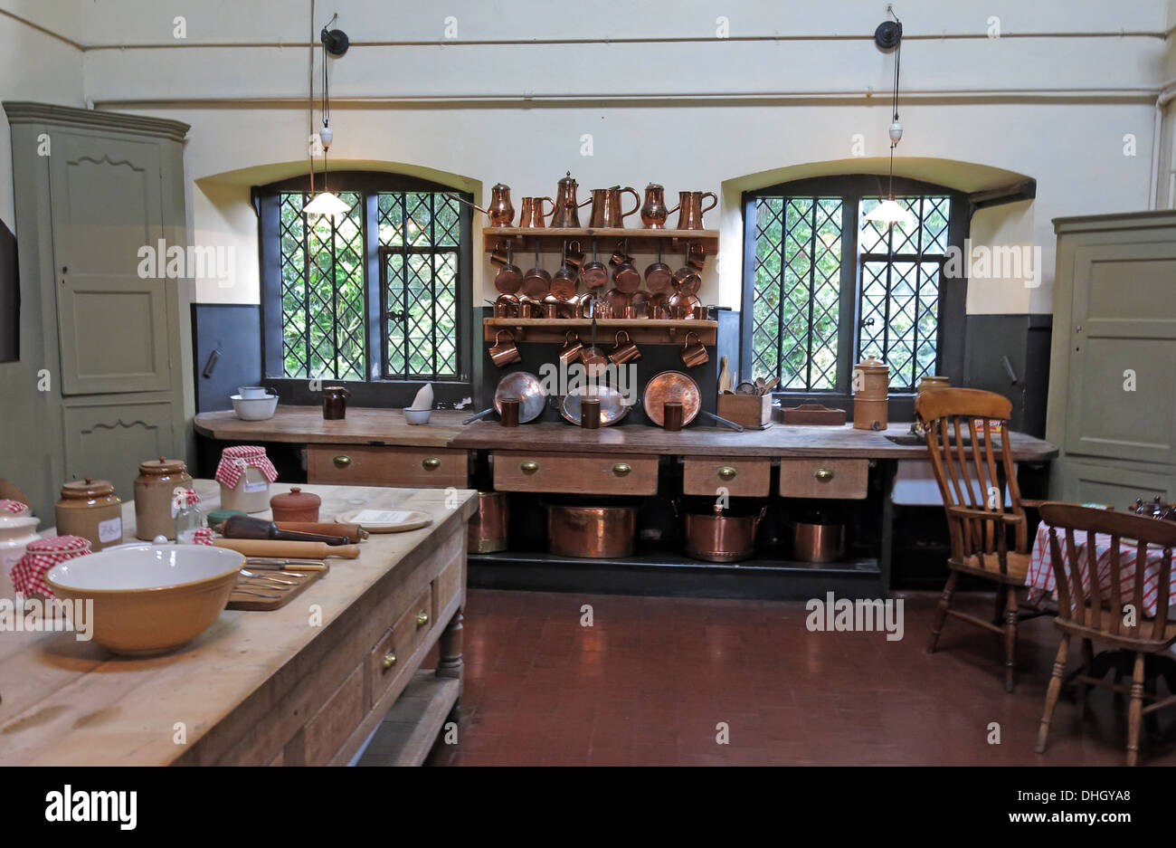 L'usure de cuivre dans les cuisines à Dunham Massey NT Cheshire England UK propriété Banque D'Images