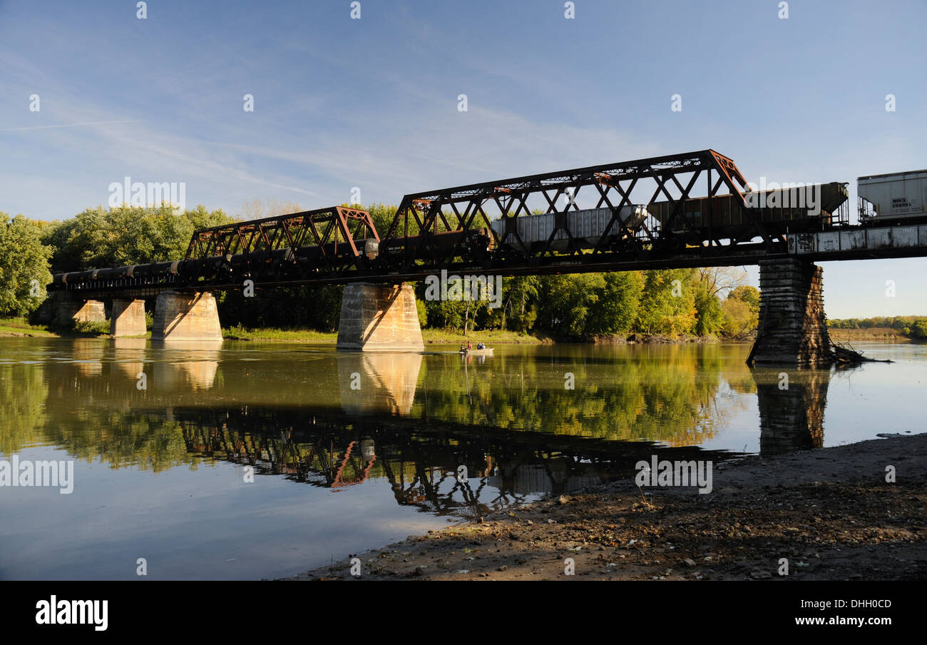 Pont ferroviaire qui traverse la rivière Wabash, West Lafayette, Indiana Banque D'Images