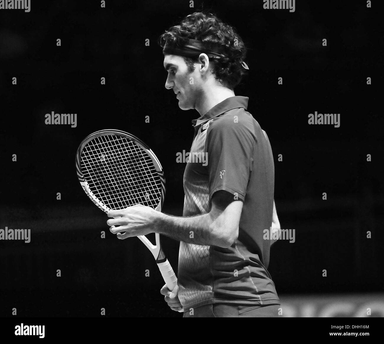 Roger Federer la suisse en action contre l'Espagne Rafael Nadal, lors de la demi-finale de l'ATP masculin. Banque D'Images