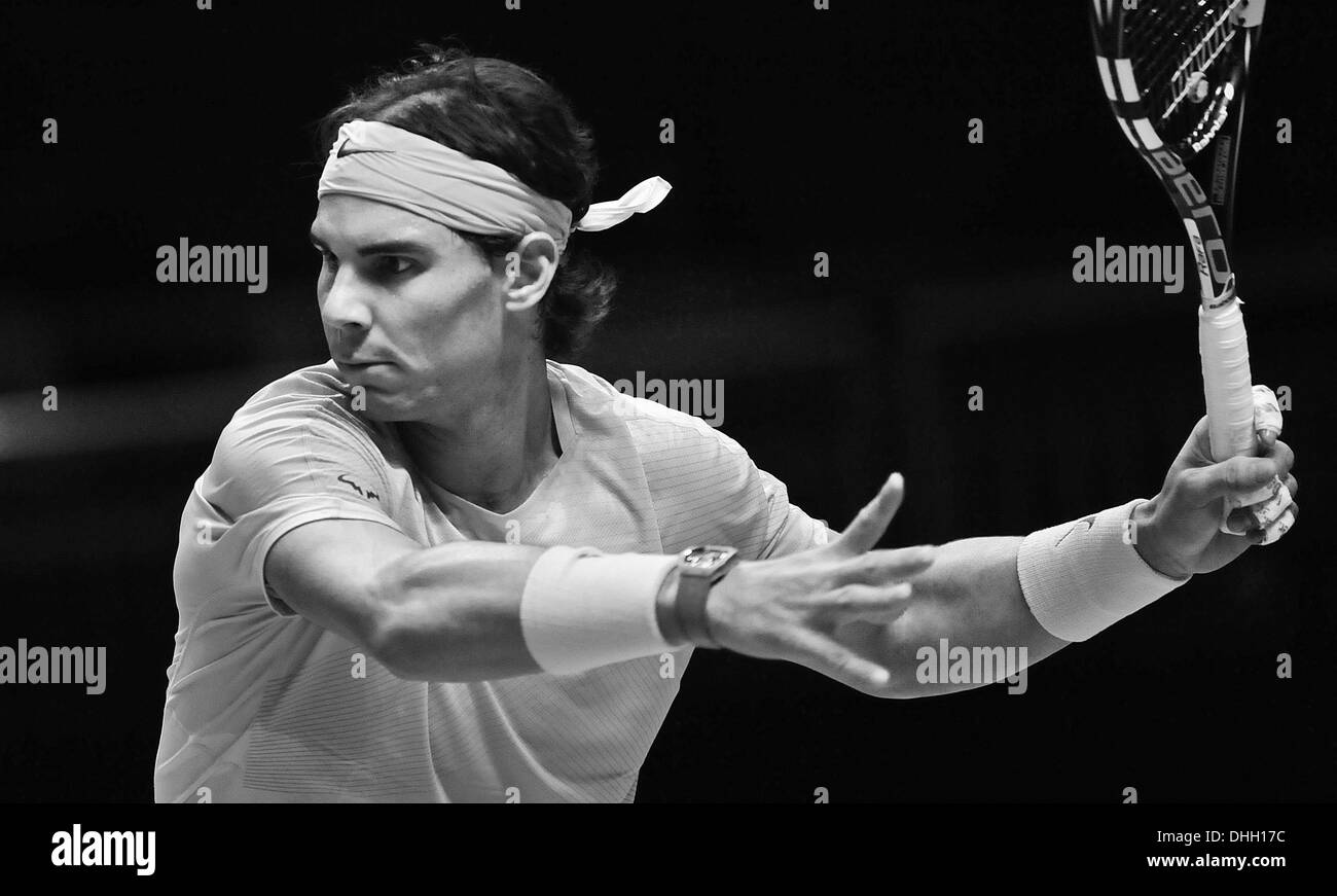 Rafael Nadal l'Espagne sur son chemin vers la victoire contre le suisse Roger Federer, lors de la demi-finale de l'ATP masculin. Banque D'Images