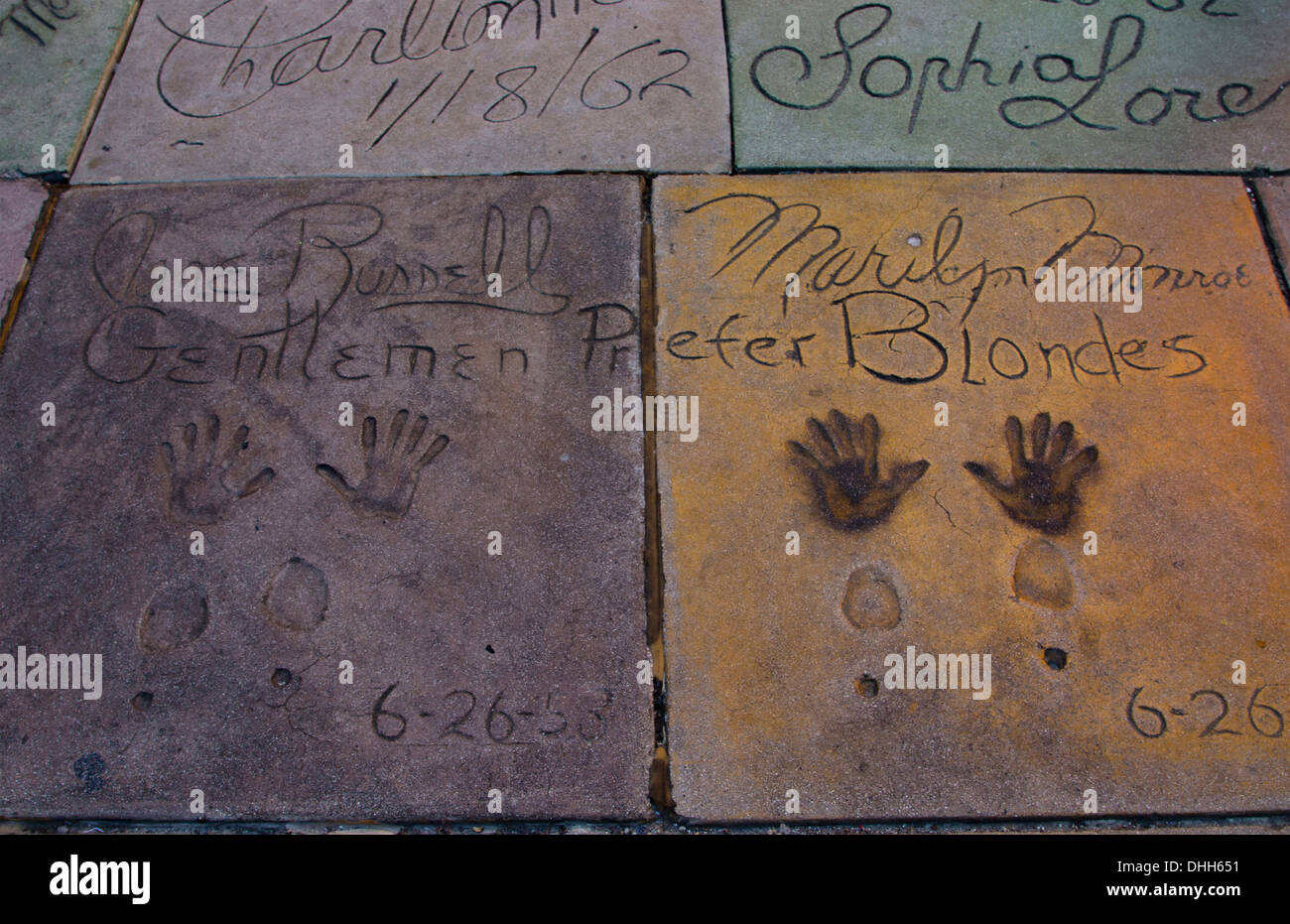 Los Angeles California CA Maryln Monroe les mains et les pieds dans le ciment au célèbre Théâtre chinois de Grauman Banque D'Images