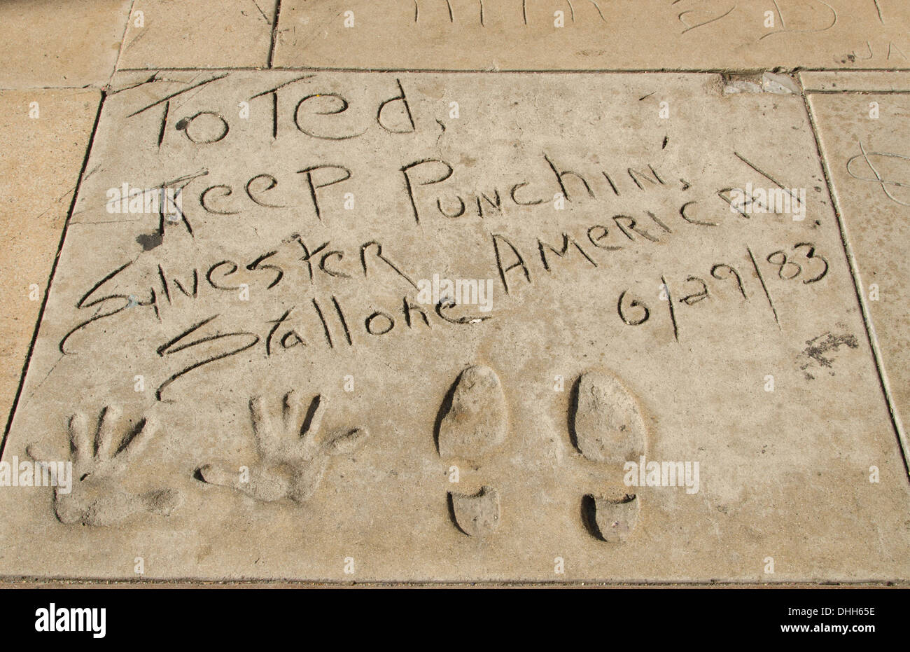 Los Angeles California CA Silvester Stallone les mains et les pieds dans le ciment au célèbre Théâtre chinois de Grauman Banque D'Images