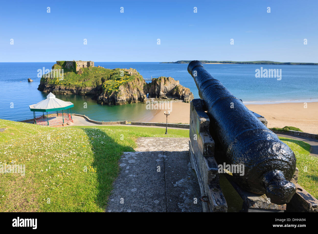 Kiosque et St Catherine's Island Castle Beach Tenby, Pembrokeshire Wales Banque D'Images