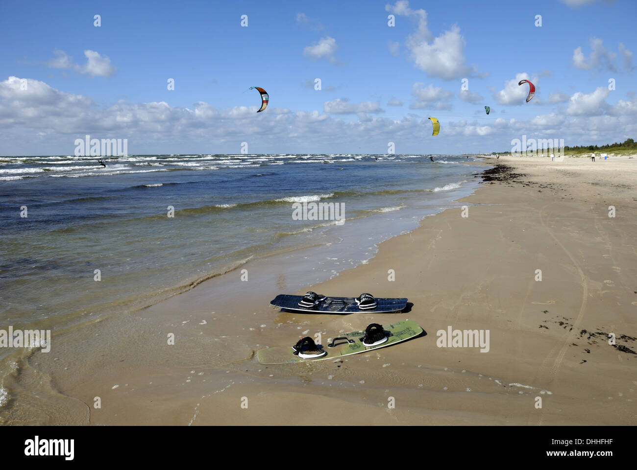 Kite-Surfer sur plage de Liepaja Banque D'Images