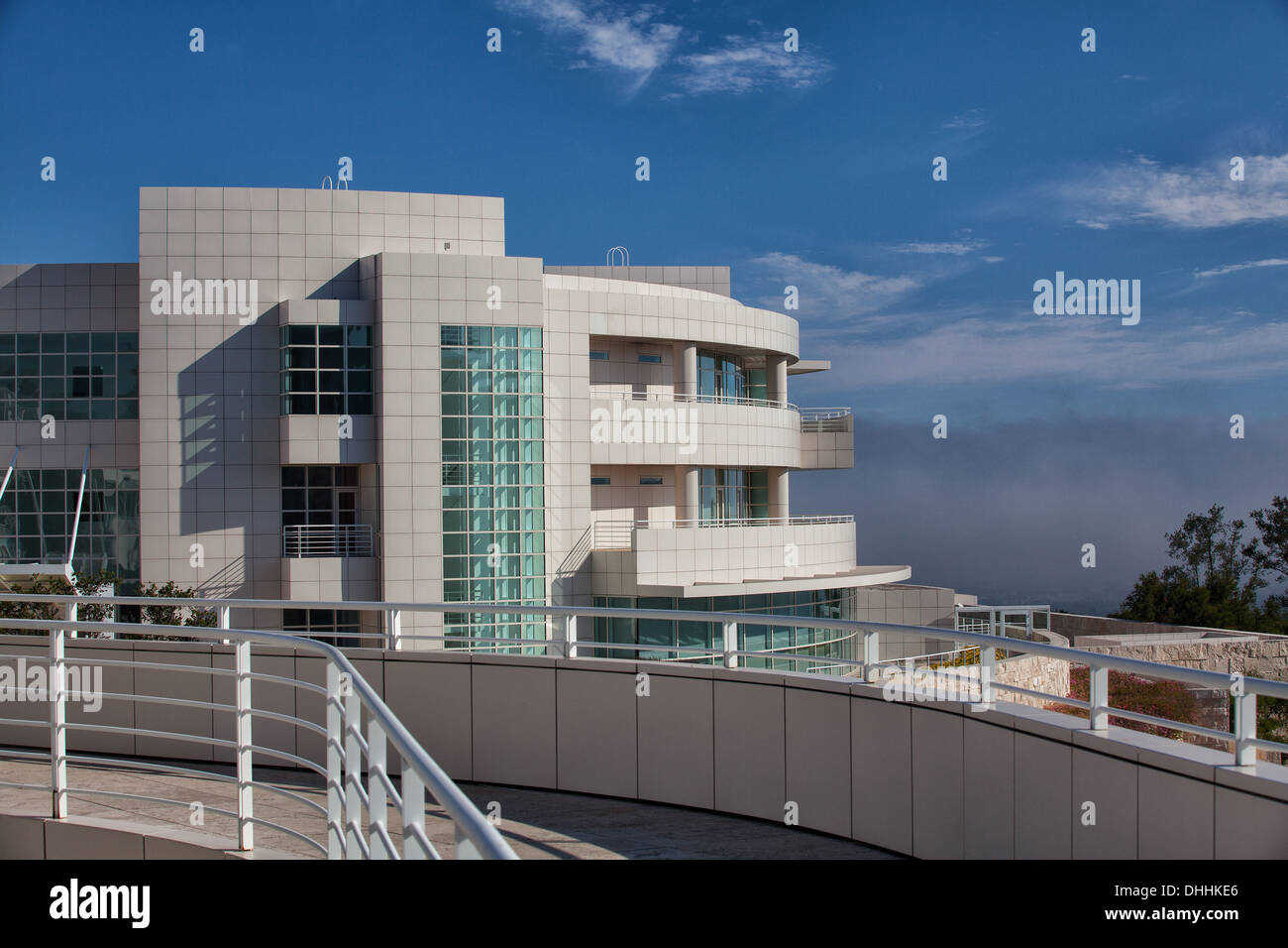 LOS ANGELES, CA - 4 juillet 2011 : le Getty Center attire plus de 1,3 millions de visiteurs chaque année à c'est une colline dans la région de Lo Banque D'Images