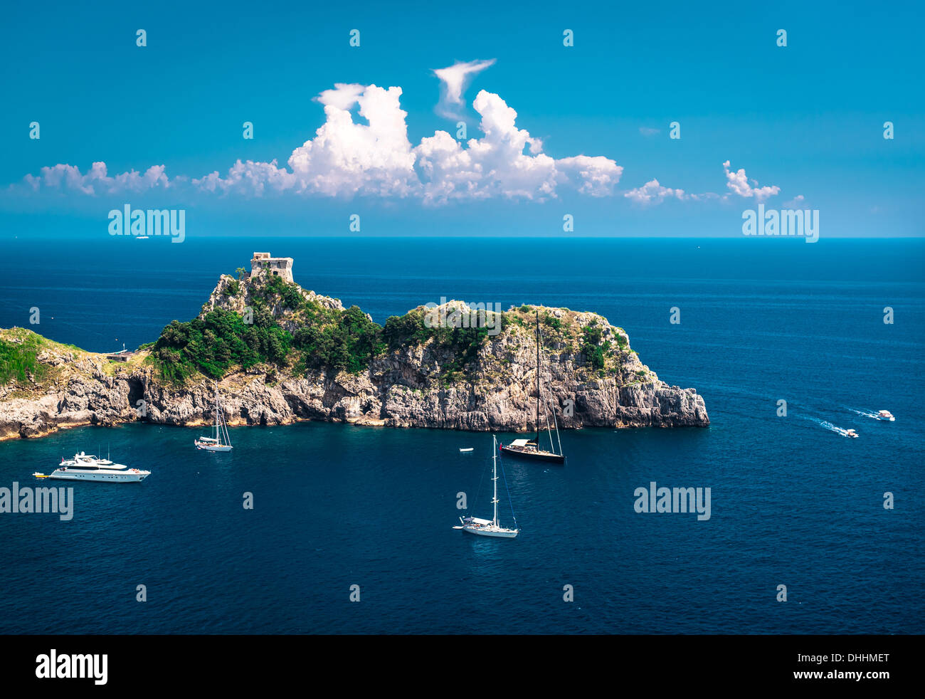 Côte Amalfitaine. Paysage magnifique avec hill et la mer Méditerranée. Italie Banque D'Images