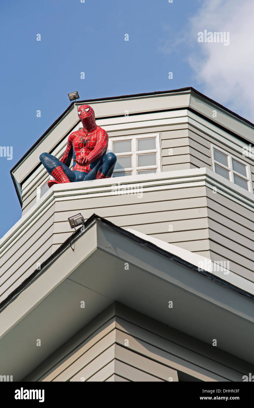 Spiderman assis sur un Nimmana Haeminda, maison, Chiang Mai, la province de  Chiang Mai, Thaïlande Photo Stock - Alamy