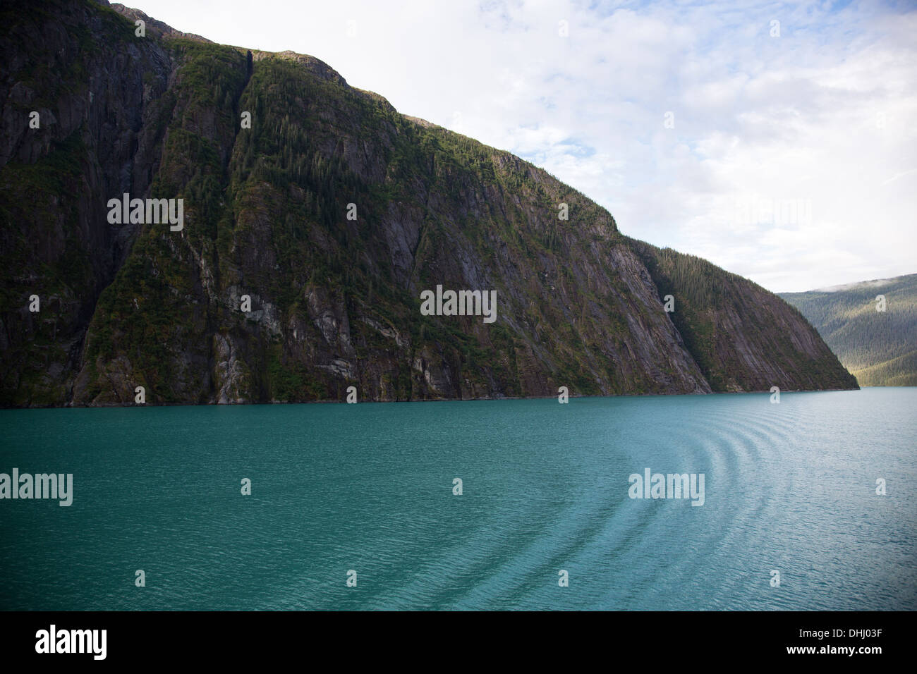 Les falaises et l'eau, Alaska, USA Banque D'Images