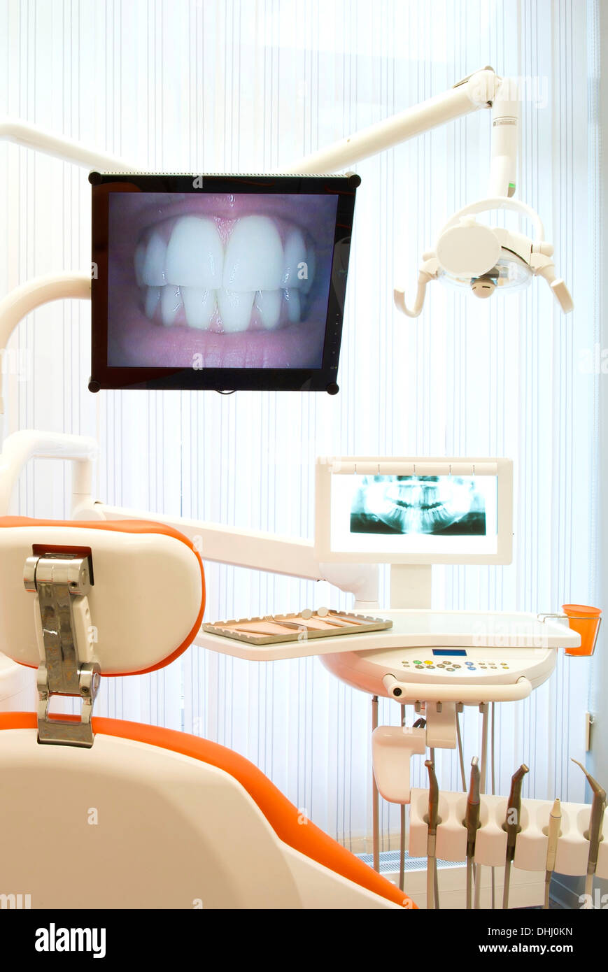 Clinique dentaire et d'écrans d'ordinateur avec des photos de dents Banque D'Images