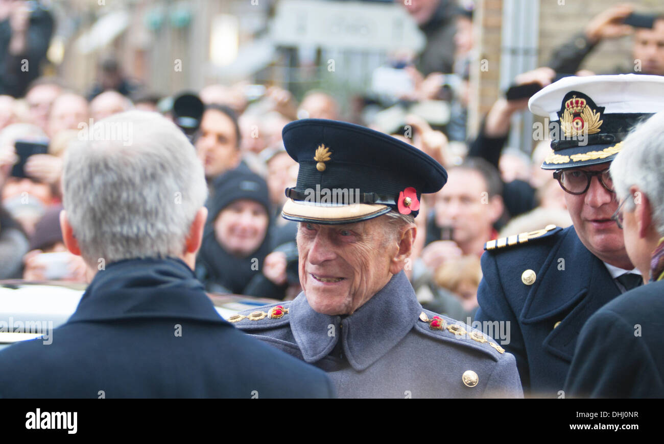 Ypres, Belgique - 11 novembre 2013 - Son Altesse Royale le duc d'Édimbourg à Ypres, Porte de Menin 'Cérémonie de la collecte de l' sol de Flanders Fields Memorial Garden - Caroline Vancoillie /Alamy Live News Banque D'Images