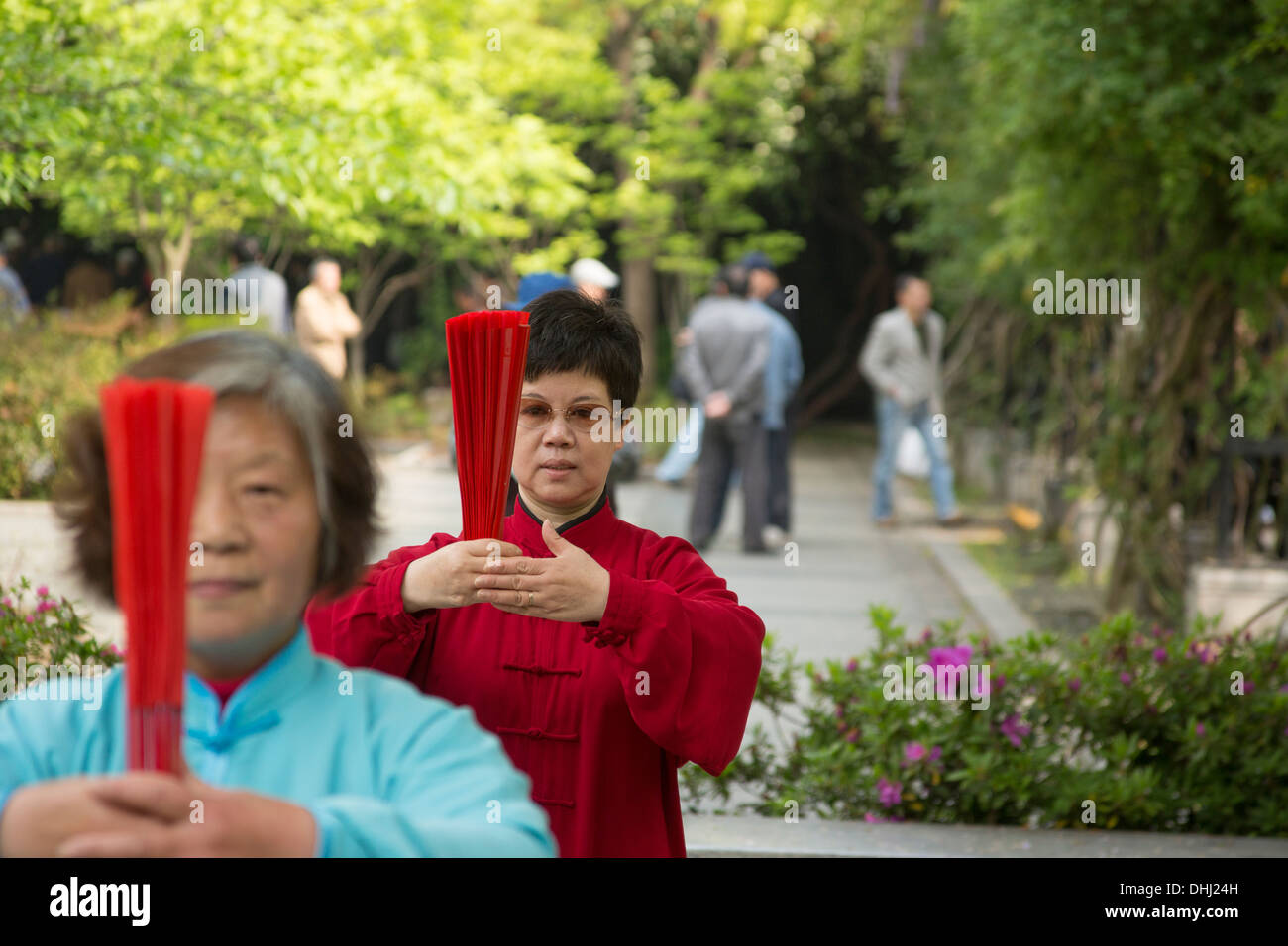 Les femmes exerçant en Chine Shanghai Fuxing Park Banque D'Images