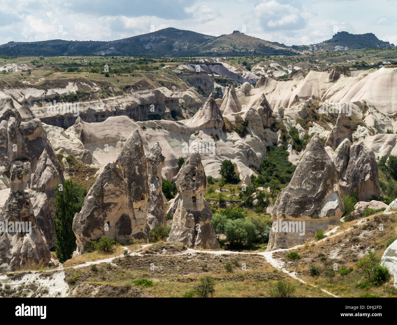 La Cappadoce, Anatolie, Turquie - dans le paysage du Parc National de la vallée de Göreme avec rock formations Banque D'Images