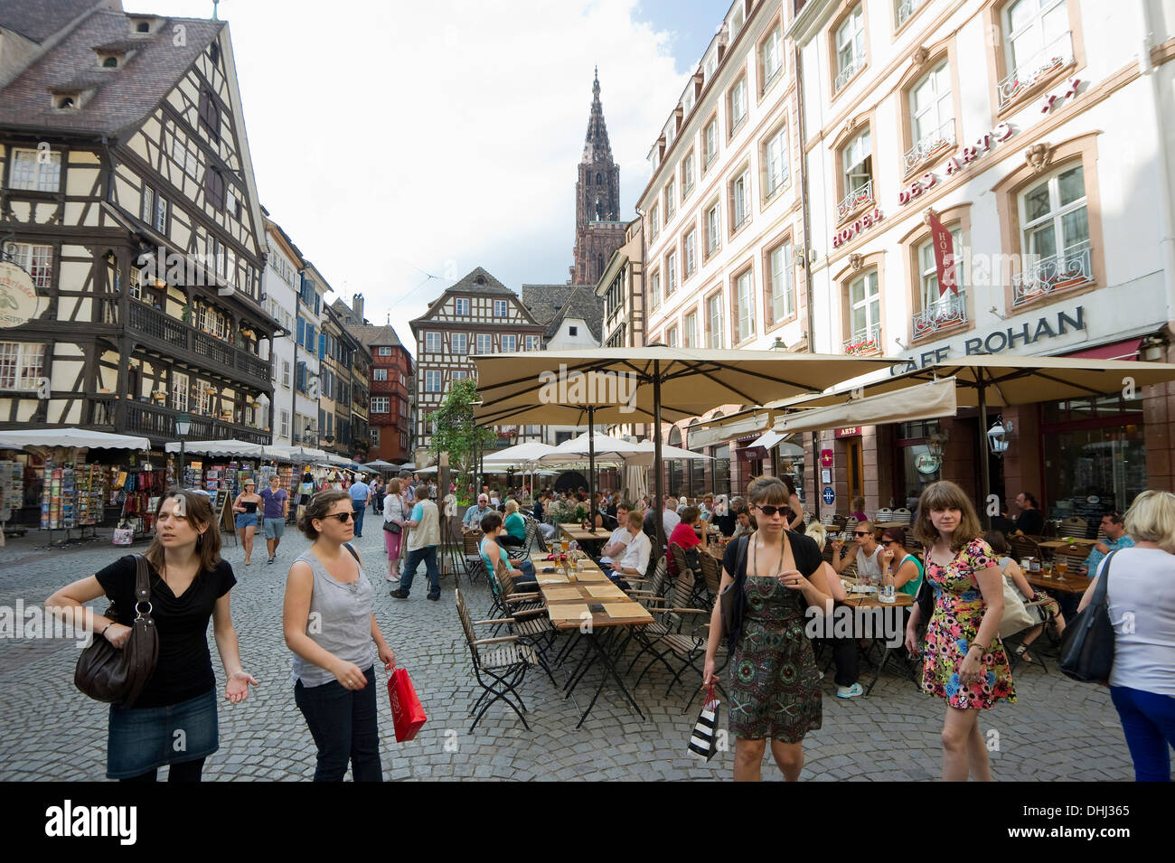 Restaurant dans le quartier historique, Strasbourg, Alsace, France Banque D'Images