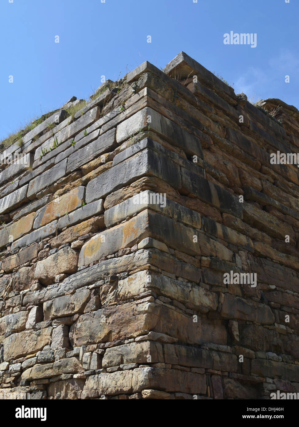 Les murs en pierre impressionnant de la principale citadelle de Chavin de Huantar site archéologique, Ancash, Pérou. Banque D'Images