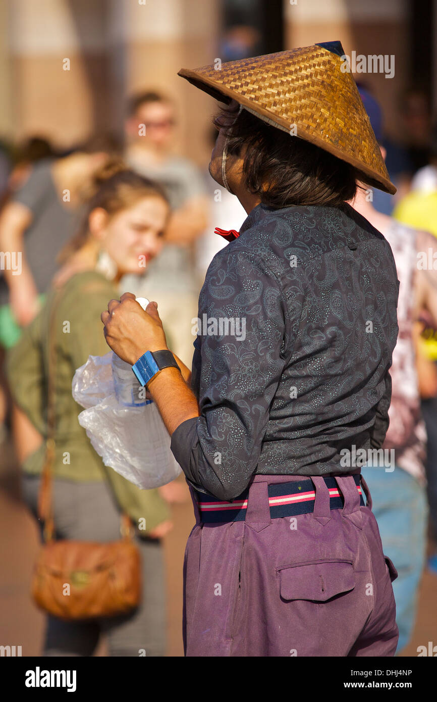 Artiste de rue quai de traversier à Circular Quay, Sydney, Australie. Banque D'Images