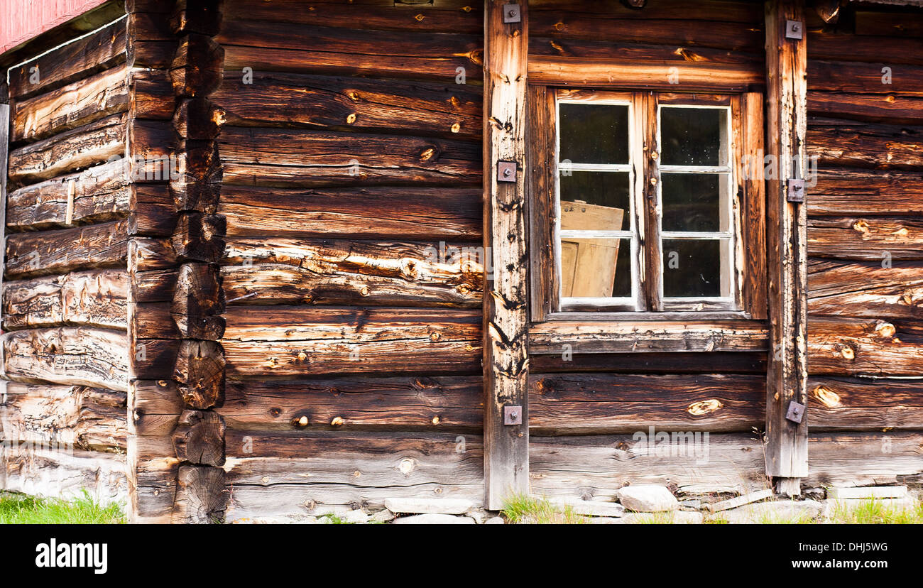 Vieux bois cabane à Dovrefjell, la Norvège. Banque D'Images