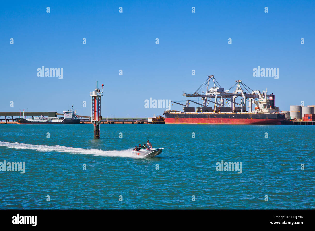 L'Australie, le nord du Queensland, Port de Townsville, d'un cargo à quai 3 conteneur pour vrac et la manipulation Banque D'Images