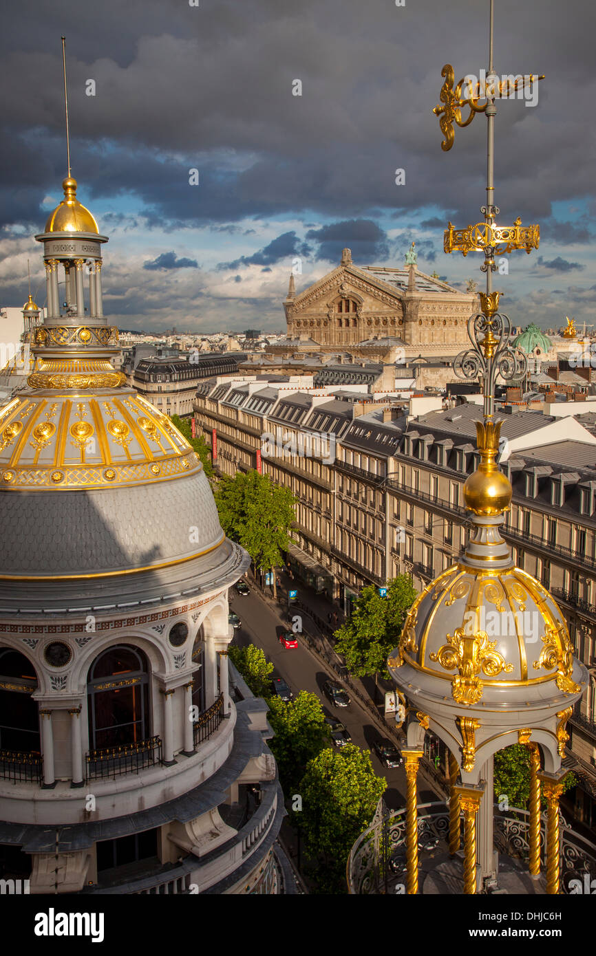 Vue sur l'Opéra Garnier depuis le toit du Printemps, Paris France Banque D'Images