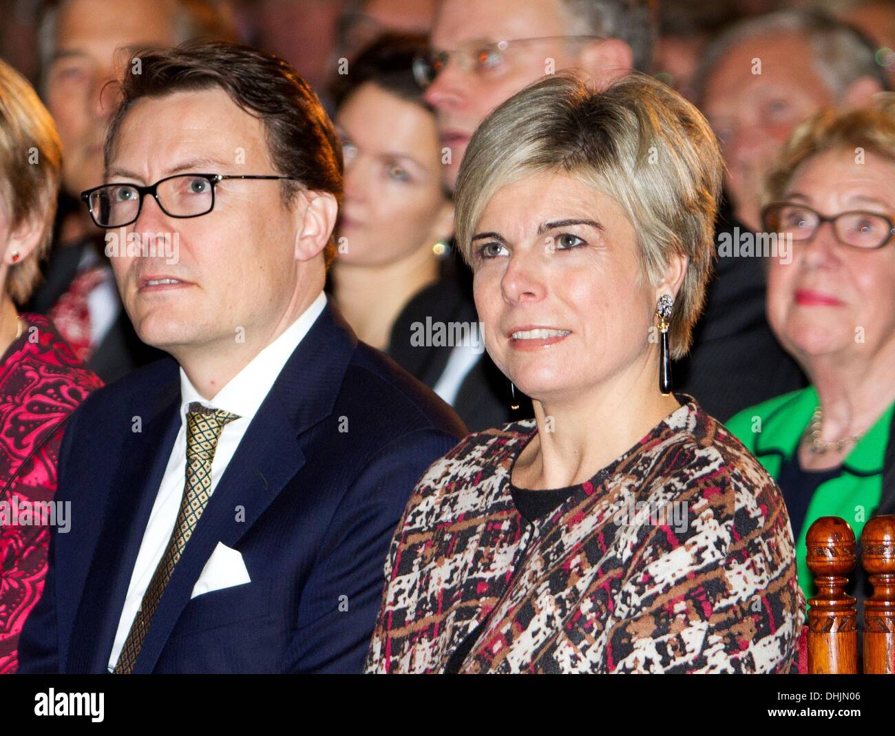 La Haye, aux Pays-Bas. 10 nov., 2013. Le Prince Constantijn des Nteherlands La Princesse Laurentien et assister à un concert pour marquer le 25e anniversaire de l'instrument de musique national Fonds à la salle des Chevaliers à La Haye, Pays-Bas, 10 novembre 2013. Photo : PRE/ Albert Ph.van der Werf - -/dpa/Alamy Live News Banque D'Images