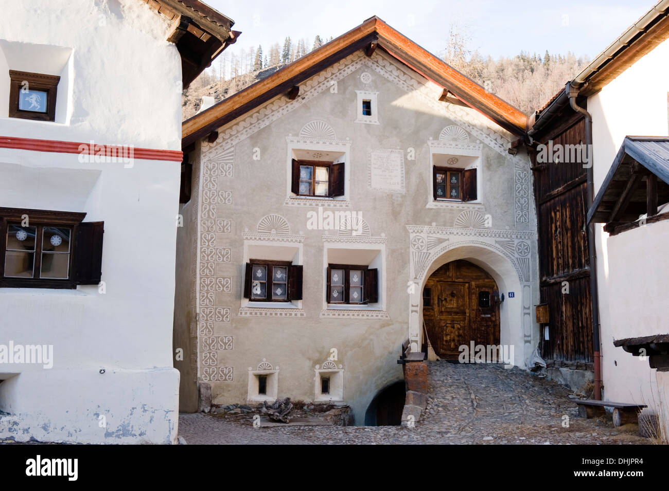 Maison traditionnelle dans la région de Guarda, Unterengadin, Suisse Banque D'Images