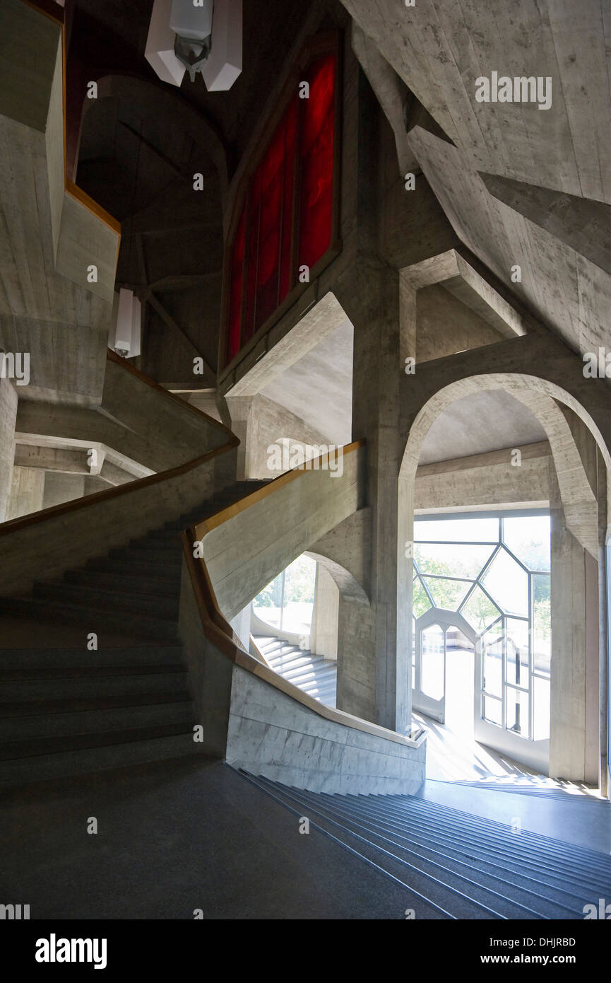 Escalier dans le Goetheanum, architecte Rudolf Steiner, centre mondial pour le mouvement anthroposophical, Dornach, le canton de Soleure Banque D'Images
