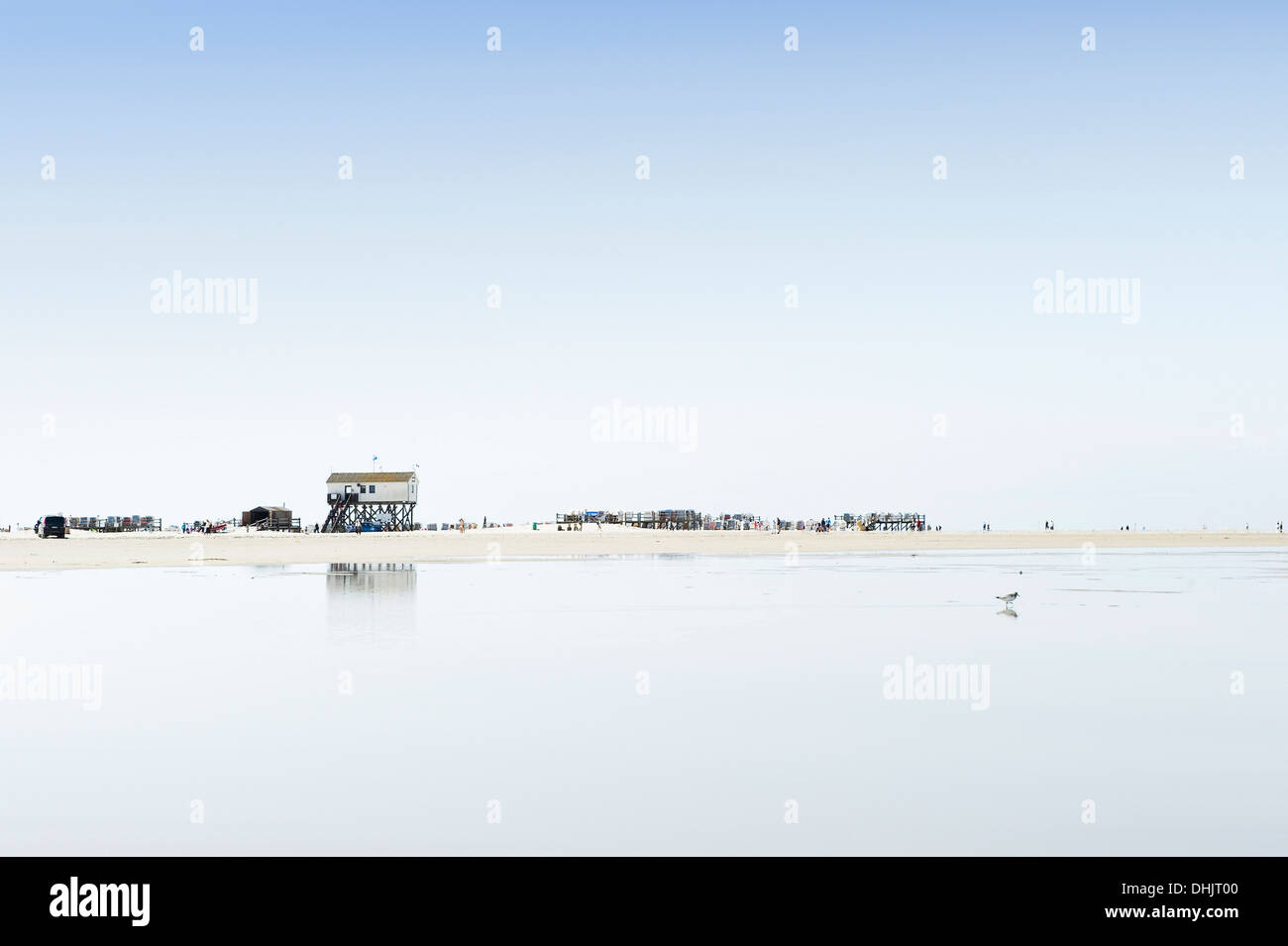 Des maisons sur pilotis sur la plage, à Sankt Peter-Ording, Parc National de la mer des Wadden, péninsule Eiderstedt, au nord de l'archipel Frison, Schleswig- Banque D'Images Des maisons sur pilotis sur la plage, à Sankt Peter-Ording, Parc National de la mer des Wadden, péninsule Eiderstedt, au nord de l'archipel Frison, Schleswig- Banque D'Images