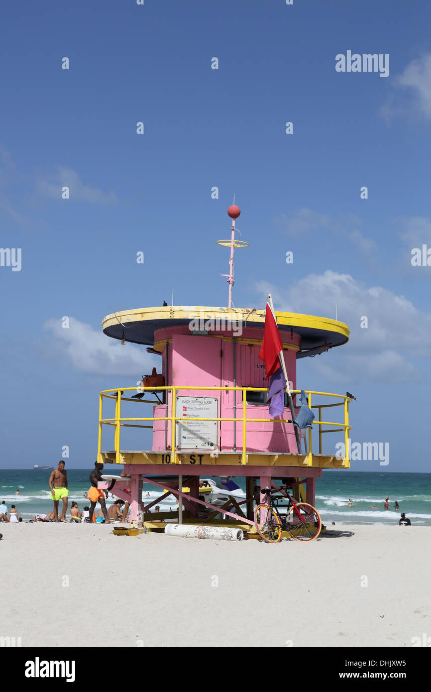 Art deco lifeguard stations à Miami Beach sur la côte de Floride Banque D'Images