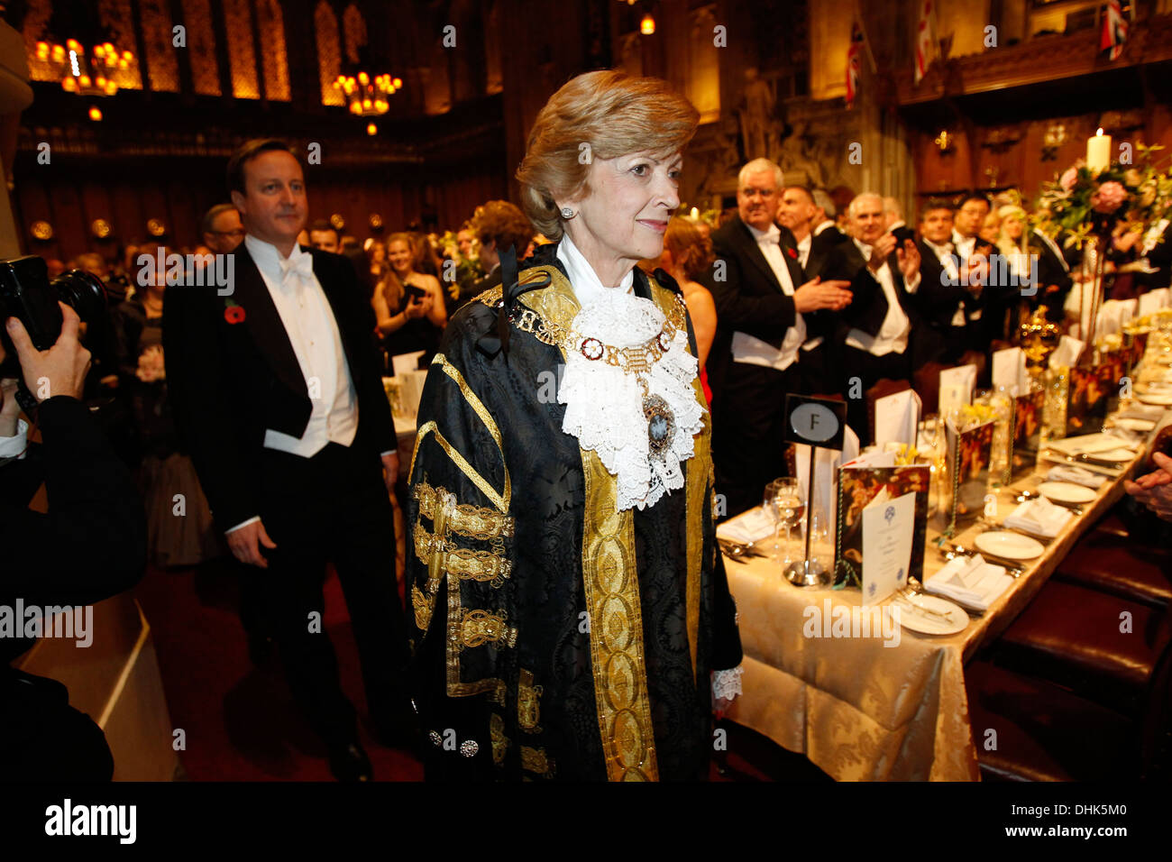 Le Premier ministre britannique, David Cameron, conseiller municipal et maire de Fiona Woolf pendant le banquet du lord maire au Guildhall de Londres, Banque D'Images